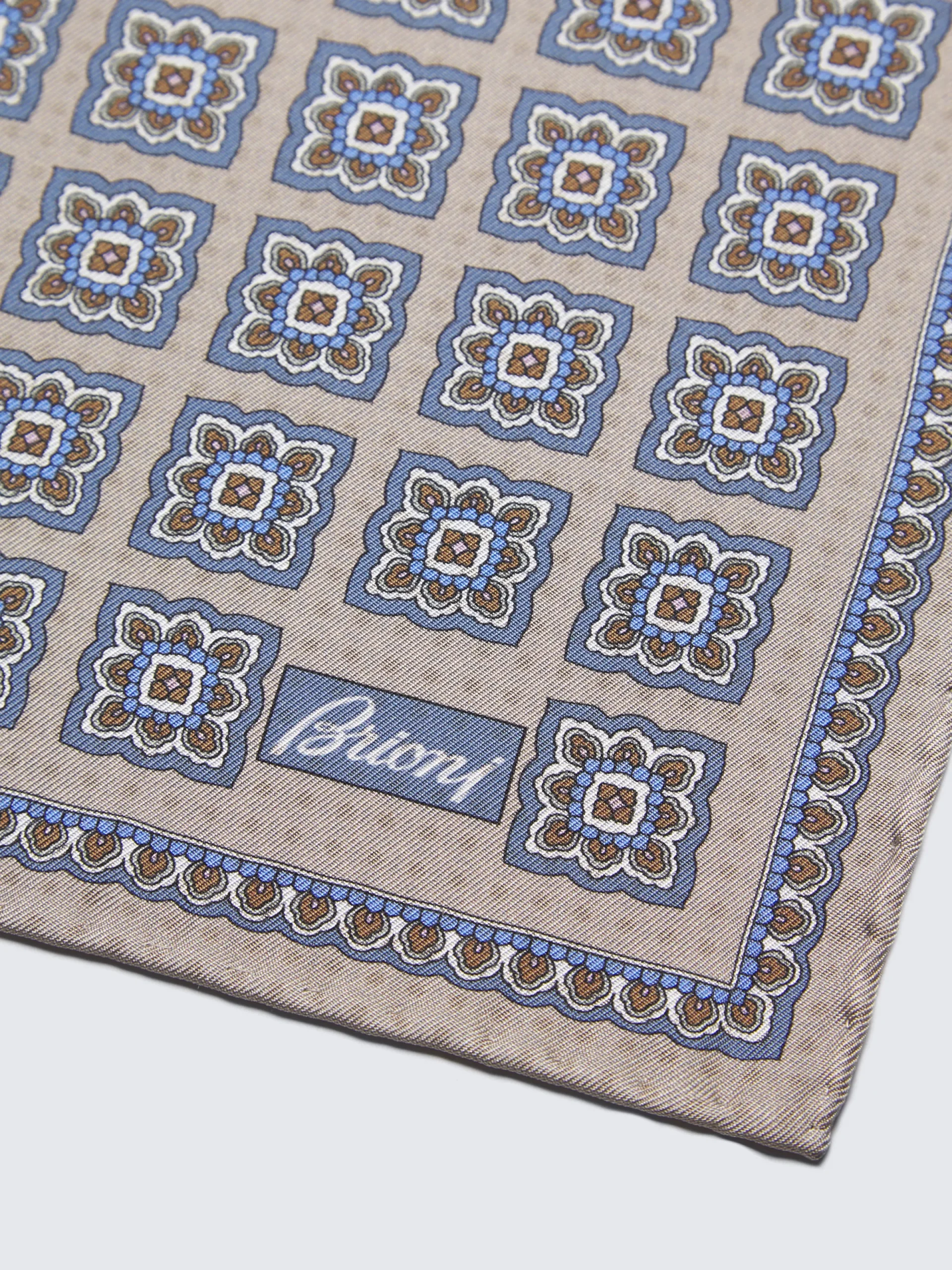 Discount Brioni and light blue motif silk pocket square Beige