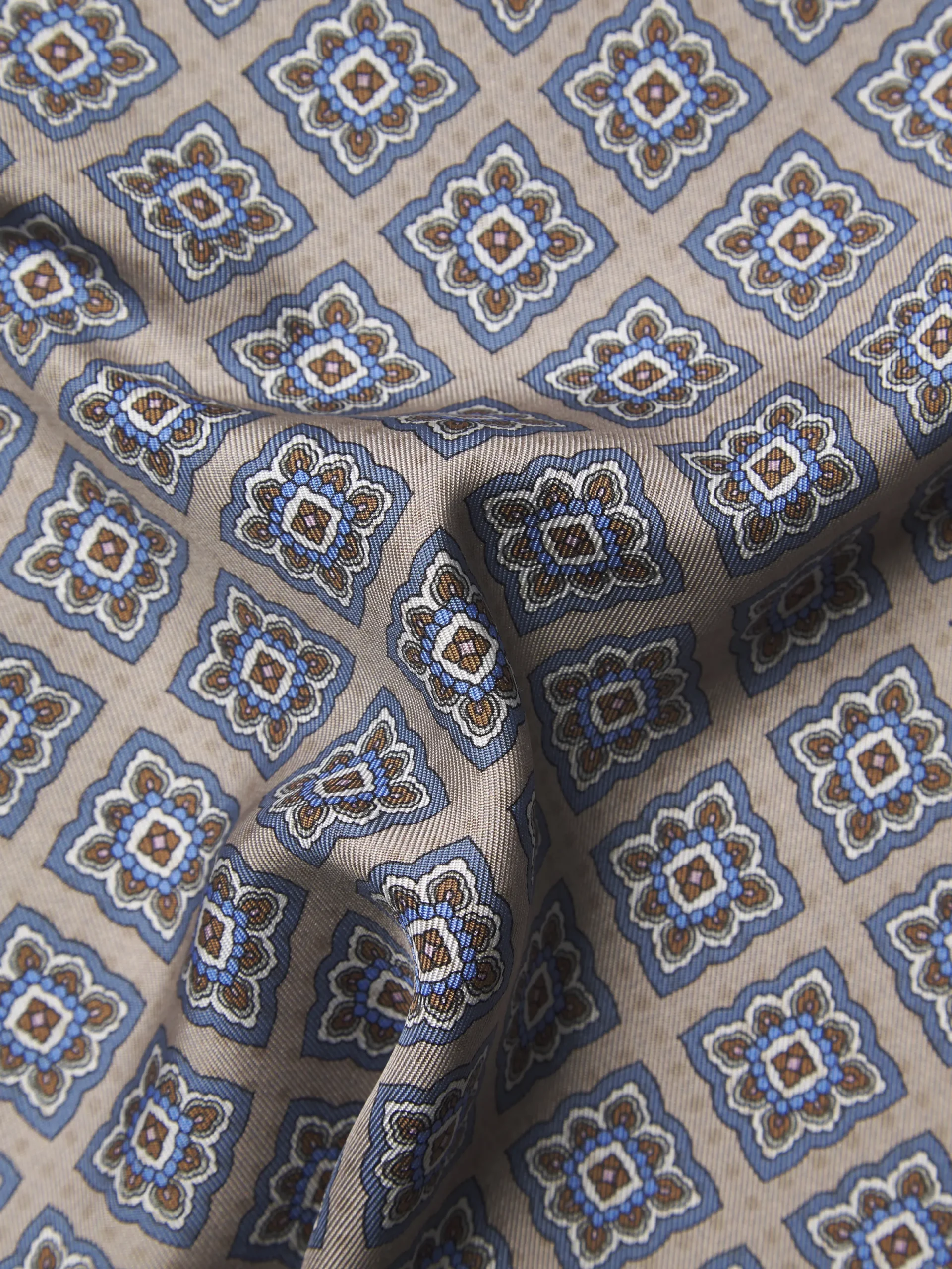 Discount Brioni and light blue motif silk pocket square Beige